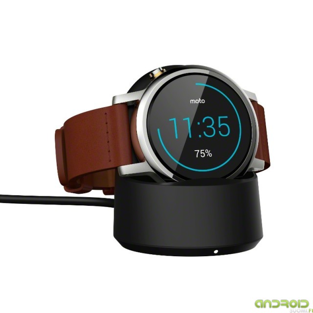 Moto_360_(2nd gen)_42mm_Cognac_Charging